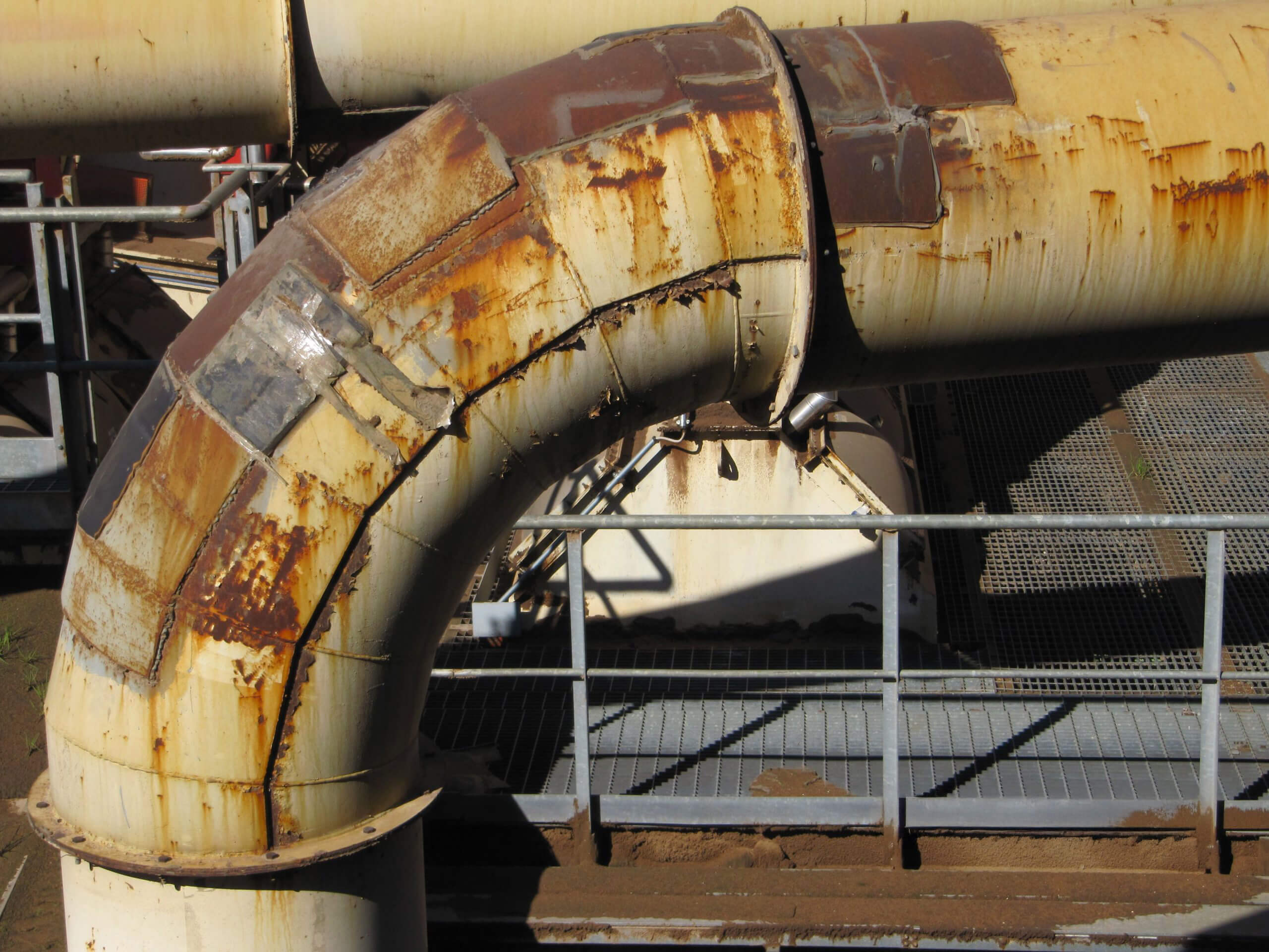 Rivestimento interno tubazioni e soluzioni antiusura: come ridurre usura, erosione e fermi impianto